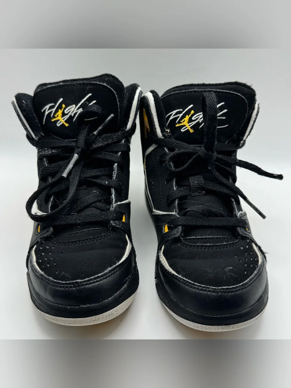 Nike Air Jordan Flight Youth Sneakers Size 13C Black Yellow White 2012 Preowned - Picture 7 of 9